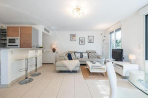 Beautiful and Spacious 2 bed Apt with Pool